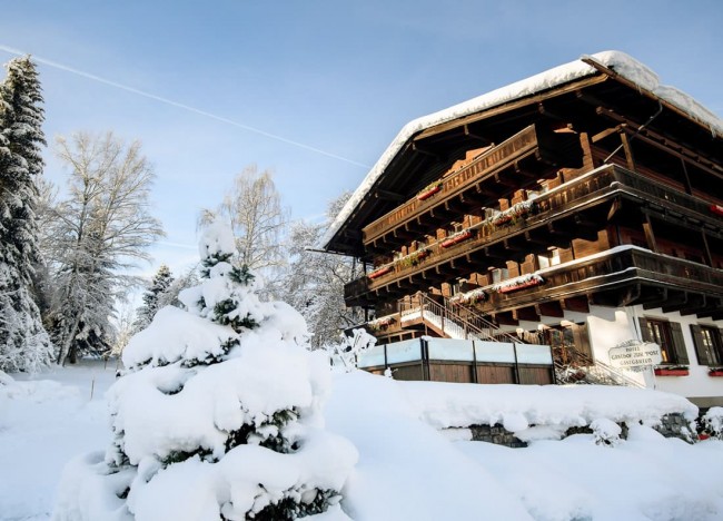 Hotel zur Post Goldegg im Winter © Marktl Photography