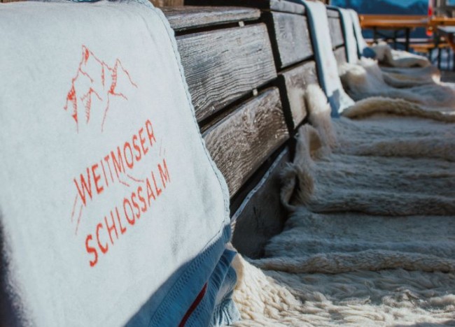 Gemütliche Decken auf der Terrasse