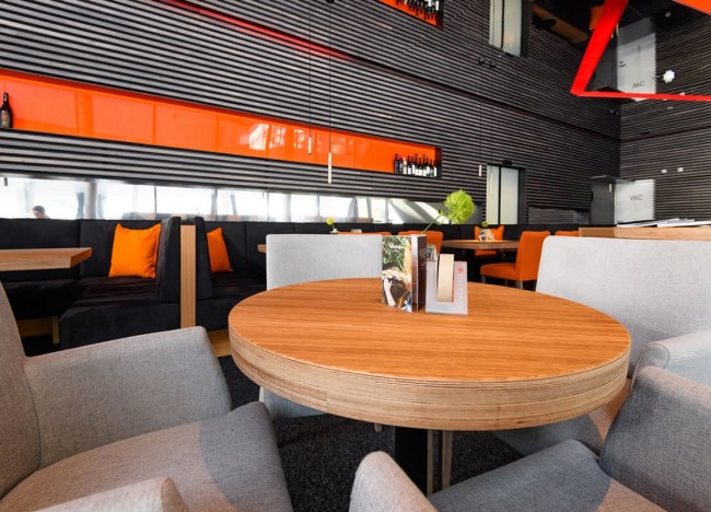 Gemütliche Tische © Gasteiner Bergbahnen AG - Marktl Photography