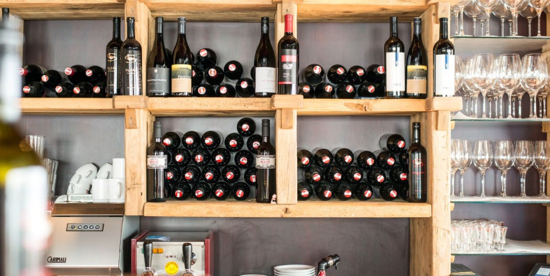 Weinschrank auf der Schlossalm