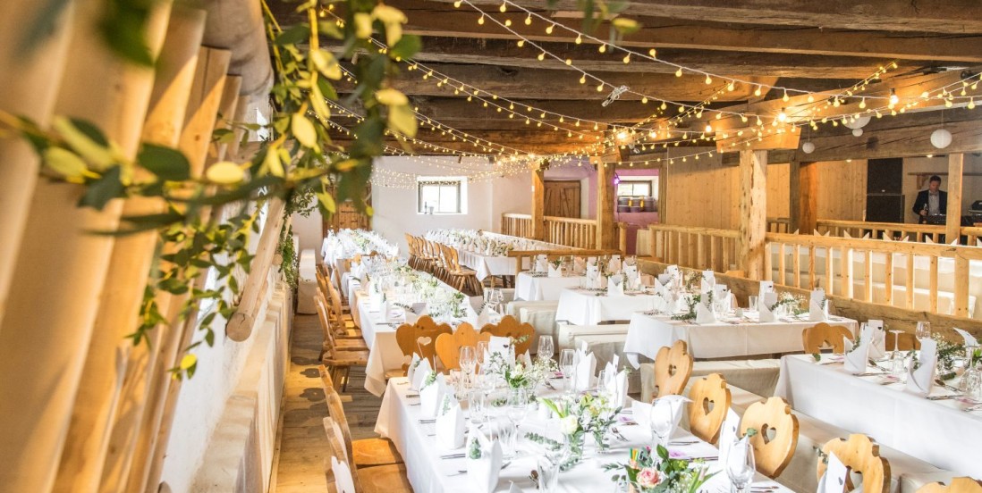 Tisch festlich gedeckt