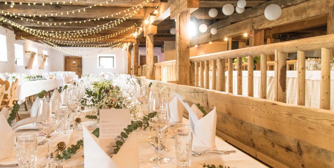 Tischgedeck für eine Hochzeit