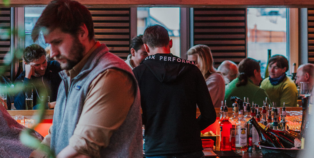 Geselliges Ambiente in der Weitmoserin – die Bar in Bad Hofgastein für Genießer