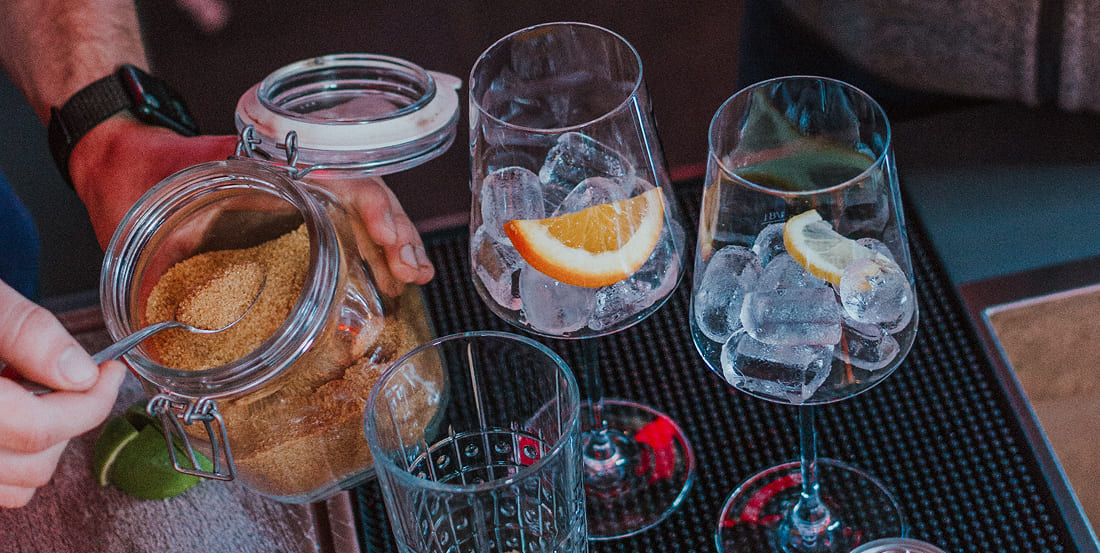 Hochwertige Zutaten und frische Früchte für Cocktails in der Weitmoserin Bar